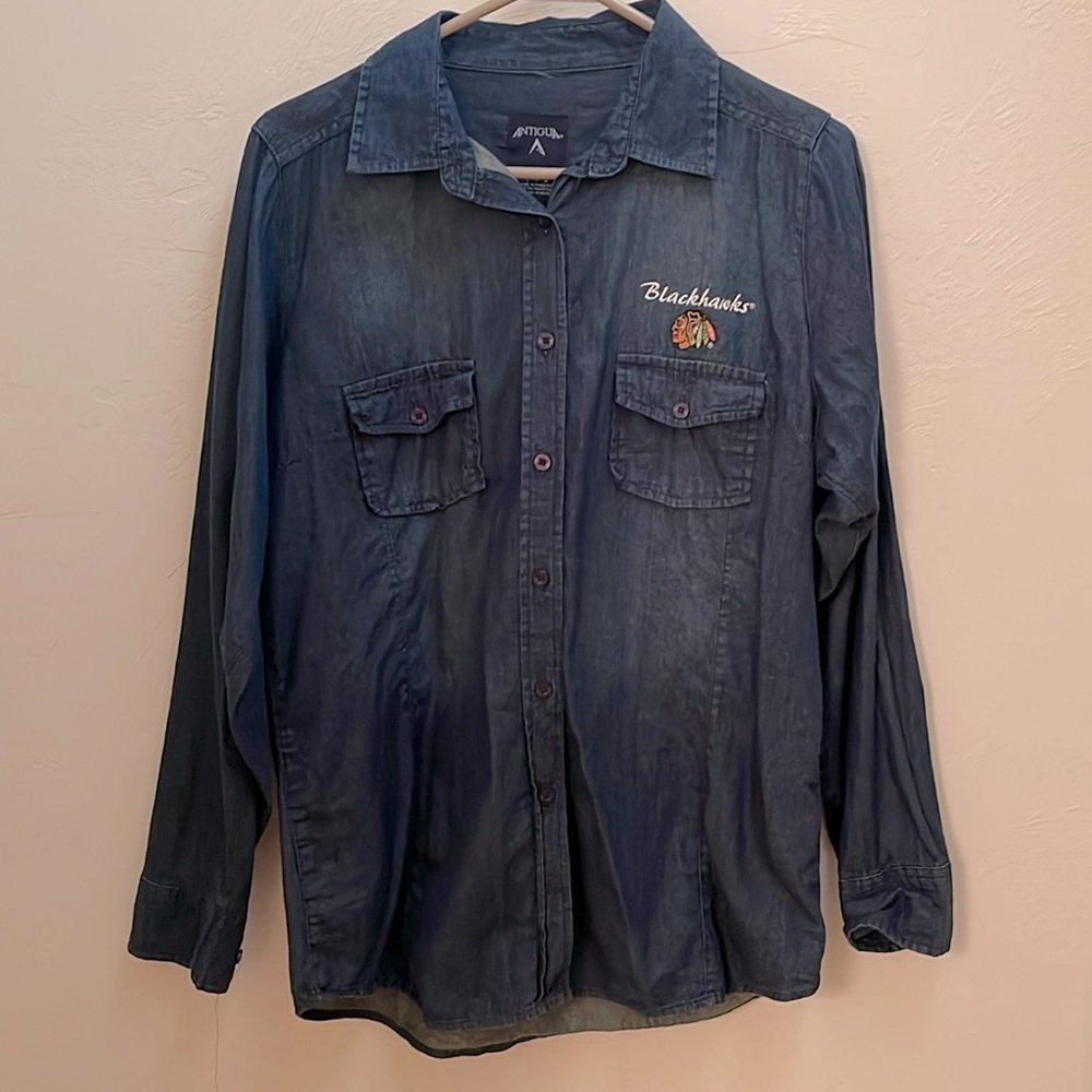 Women’s denim Antigua brand NHL Chicago Blackhawks long sleeve shirt